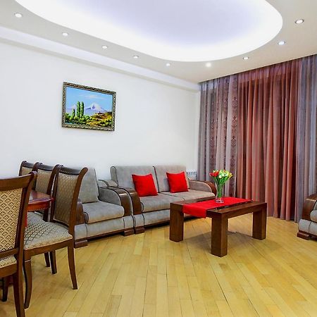 3 Bedroom Apartment Near Republic Square يريفان المظهر الخارجي الصورة